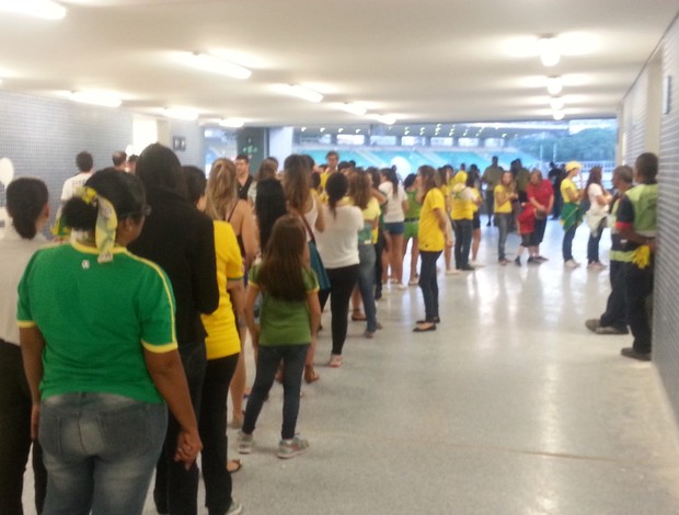 Maracanã longa fila banheiro feminino (Foto: Marcelo Baltar)