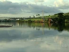 Ponte Pênsil Affonso Penna fica na divisa entre os estados de Goiás e Minas Gerais (Foto: Reprodução/TV Anhanguera) Ponte Pênsil Affonso Penna fica na divisa entre os estados de Goiás e Minas Gerais (Foto: Reprodução/TV Anhanguera)