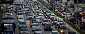 Reduzir espaço para carros torna cidade melhor, diz estudioso inglês (Levi Bianco/Brazil Photo Press/Estadão Conteúdo)