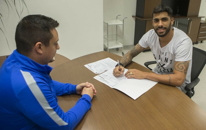 Corinthians compra parte de Vilson e firma contrato até o fim de 2018