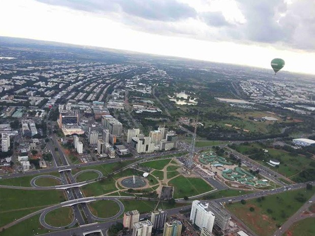 Vista aérea da parte central de Brasília, mostrando o início da Asa Sul (Foto: Raquel Morais/G1)