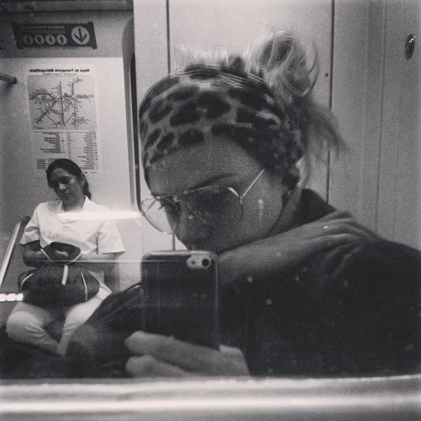 Natalia Rodrigues em metrô (Foto: Instagram/ Reprodução)