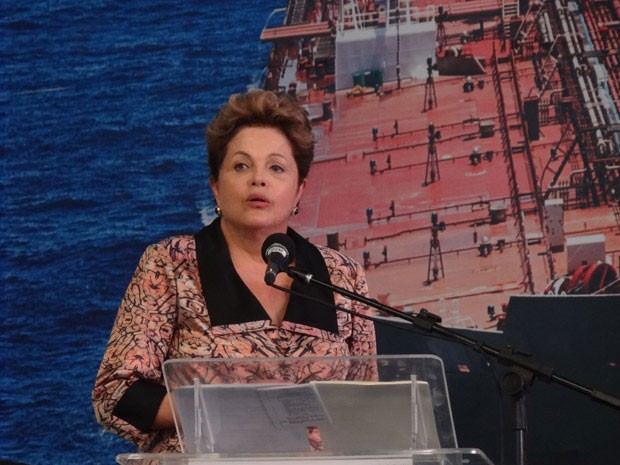 Dilma Rousseff discursa durante inauguração de navio em Suape (Foto: Katherine Coutinho / G1)