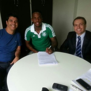 Após impasse, Palmeiras acerta renovação de Patrick Vieira até 2018