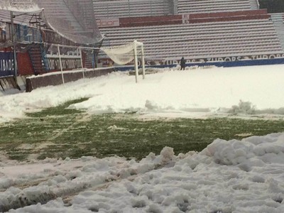 Neve adia jogo entre Trabzonspor e Besiktas, pelo Campeonato Turco (Foto: Reprodução / Twitter Besiktas)
