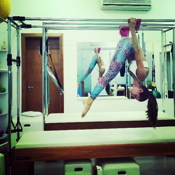 Izabel Goulart faz pilates (Foto: Instagram/ Reprodução)