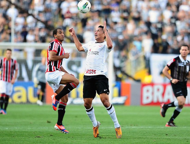 Lucas e Ralf, Corinthians x São Paulo (Foto: Marcos Ribolli / Globoesporte.com)