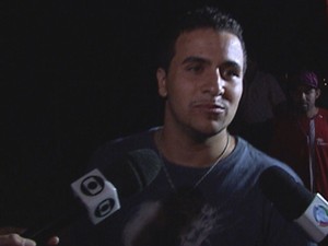Wemerson Marques, o 'Coxinha', deixa a penitenciária  (Foto: Reprodução Tv Globo)