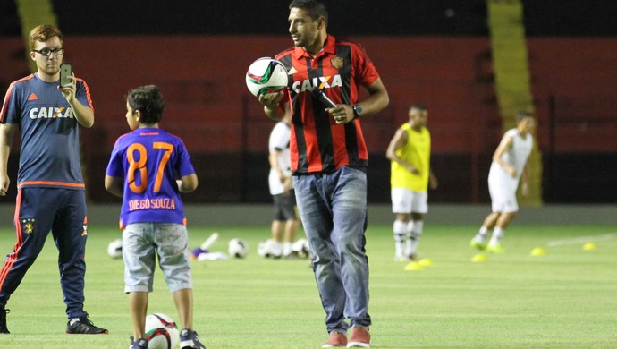 Diego Souza Ilha do Retiro Sport (Foto: Aldo Carneiro / Pernambuco Press)