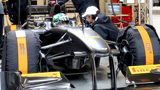 lucas di grassi teste fórmula 1 pneus pirelli (Foto: Divulgação)