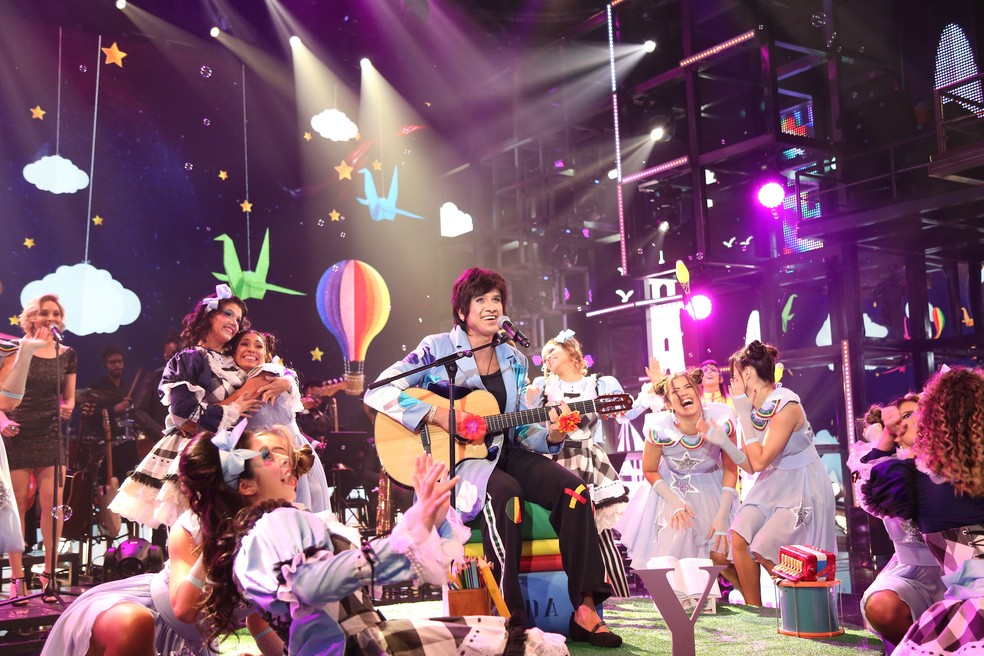 Eriberto Leão surpreendeu ao aparecer no palco caracterizado de Adriana Calcanhoto (Foto: Carol Caminha/Gshow)