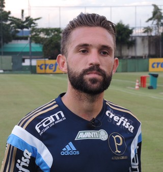 Allione treina com bola somente duas semanas após cirurgia no joelho