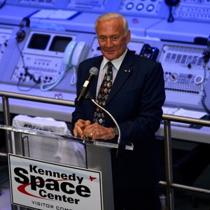 Buzz Aldrin em avento comemorativo do 45º aniversário da primeira viagem à Lua (Foto: Phelan M. Ebenhack/Getty Images)