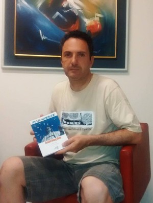 Piloto espanhol Mario Arqué criou uma revista e escreveu um manual sobre voo livre. (Foto: Diego Souza/Globoesporte.com)