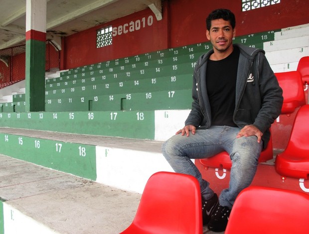 Rodrigão, atacante da Portuguesa Santista (Foto: Lincoln Chaves)