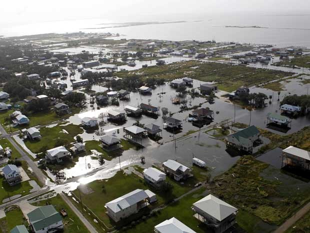 Imagem aérea de inundação em Grand Isle, Louisiana, provocada após a passagem do furacão ‘Isaac’.