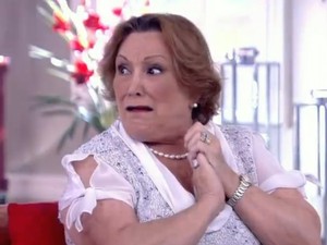 Nicette Bruno é surpreendida em seu aniversário (Foto: Reprodução/ TV Globo)