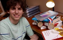 João Lucas Camelo Sá participa de olimpíadas de matemática desde os 12; nem sabe qual o número de prêmios conquistados (Foto: Arquivo pessoal)