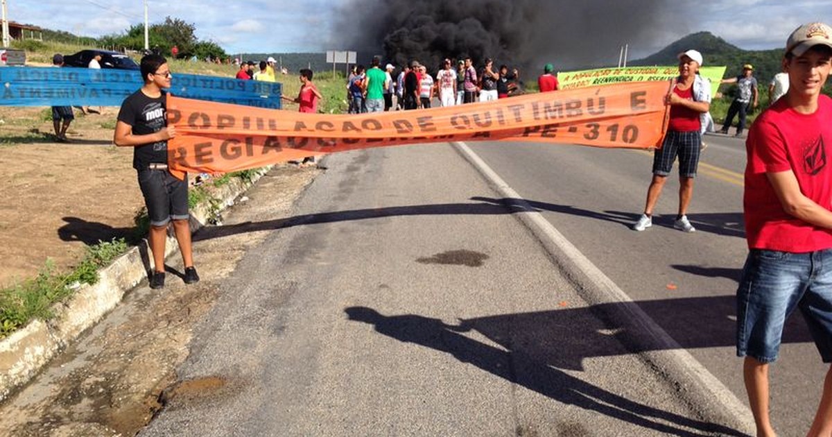 G1 Protesto interdita trecho da BR 232 em Custódia no Sertão de