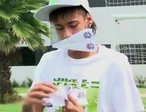 Neymar avião de papel (Foto: Reprodução)