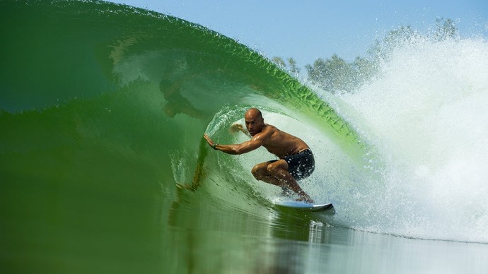 Kelly Slater em sua piscina de ondas aritificais na Califórnia (Foto: Divulgação)