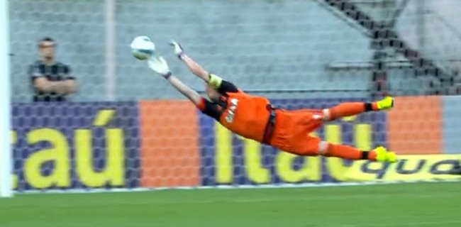 Paulo Victor voa para impedir gol de Wendel, do Sport (Foto: Reprodução SporTV)