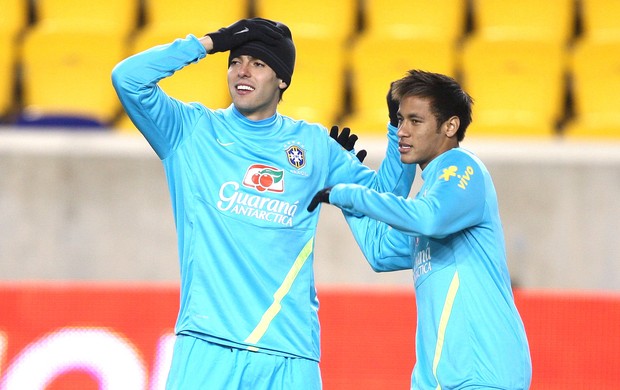 Kaka e Neymar, treino seleção Brasileira (Foto: Mowa Press)