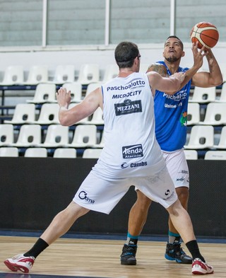 Murilo Becker e Rafael Hettsheimeir pivôs do Bauru Basquete (Foto: Caio Casagrande / Bauru Basket)