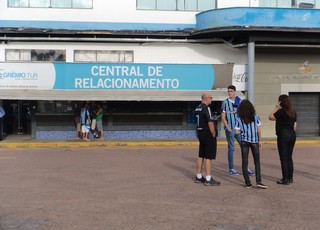 Últimos ingressos para sócios do Grêmio são vendidos no Olímpico (Foto: Tatiana Lopes/GloboEsporte.com)