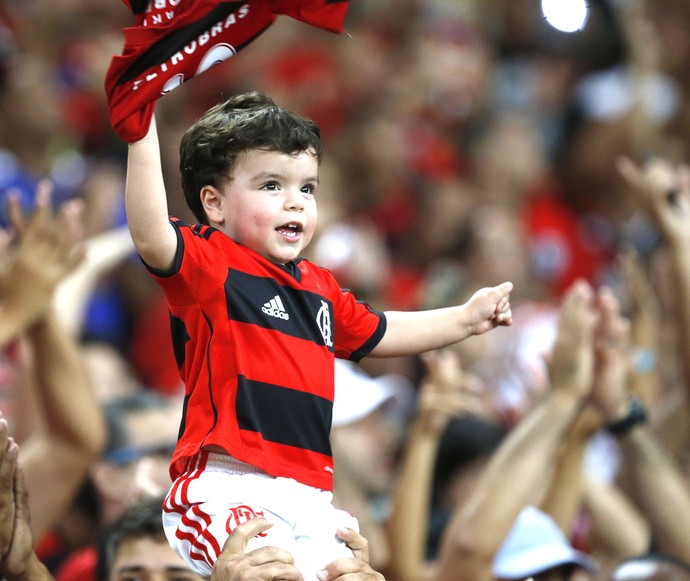 Criança torcida Flamengo Maracanã (Foto: Ivo Gonzales / Agência o Globo)