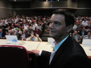 Economista francês Thomas Piketty participou de debate sobre o seu livro na FEA-USP (Foto: Dalan Alvarenga/G1)
