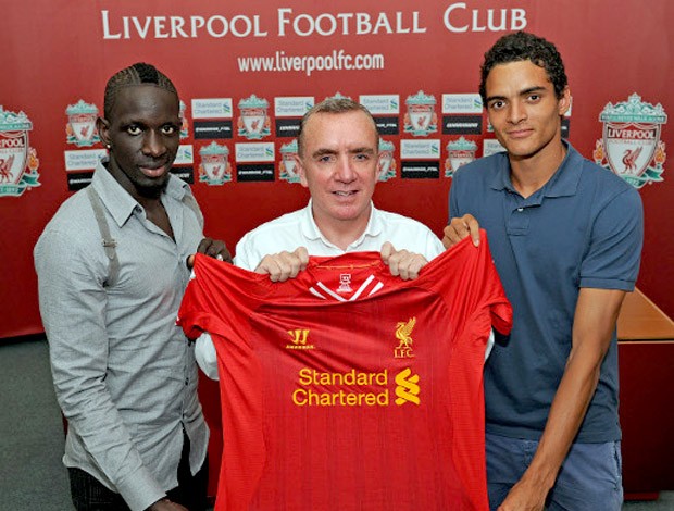 Mamadou Sakho e Tiago Ilori apresentados no Liverpool (Foto: Divulgação / Site Oficial do Liverpool)