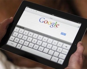 Página de busca do Google vista em um tablet (Foto: Regis Duvignau/Reuters)