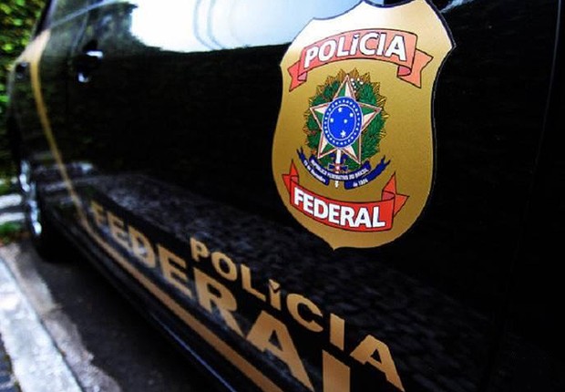 Agentes da Polícia Federal participam de buscas durante Operação Lava Jato (Foto: Antônio Cruz/Agência Brasil)