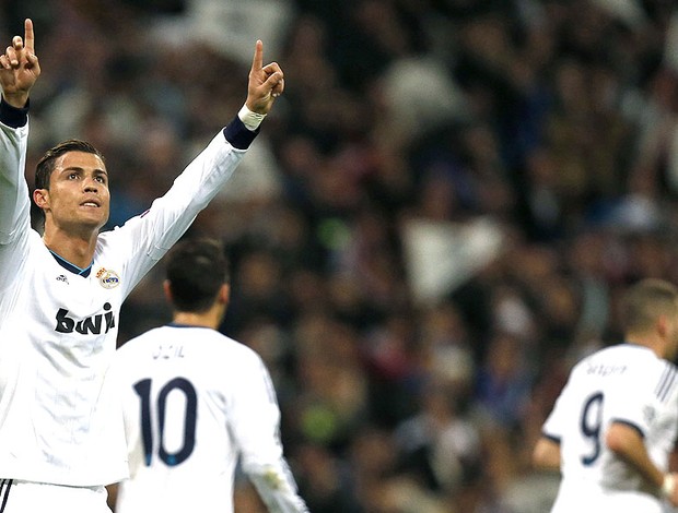 Cristiano Ronaldo comemora gol do Real Madrid contra o Manchester United (Foto: EFE)
