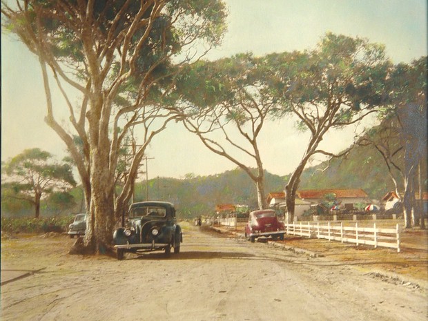 Carros estacionados em ruas, ainda de areia, do Boqueirão, em meados de 1980 (Foto: Arquivo)