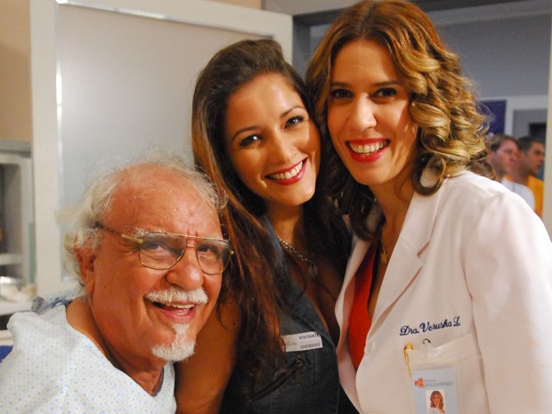 Com Amir Haddad e Maria Clara Gueiros em SOS Emergência (Foto: João Miguel Júnior / TV Globo)