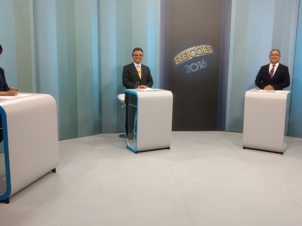Candidatos se preparam para o debate que será mediado pela jornalista da Rede Globo Zileide Silva, a partir das 22h25, na TV Liberal. (Foto: Ingo Müller/G1)