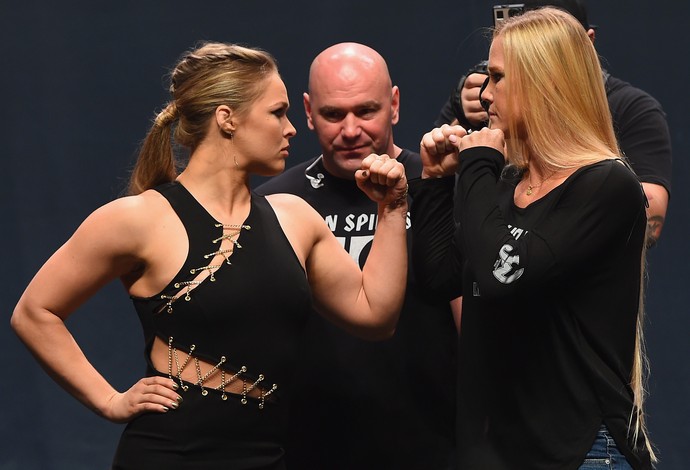 Ronda Rousey x Holly Holm encarada UFC Go Big (Foto: Getty Images)