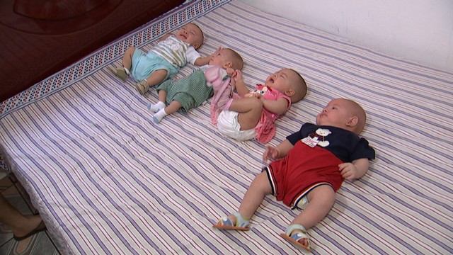 Irmãos nasceram pouco antes de completar 9 meses de gestação (Foto: Reprodução TV TEM)