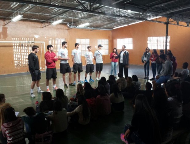 Vôlei visita escolas JF 3 (Foto: Vôlei UFJF / Divulgação)
