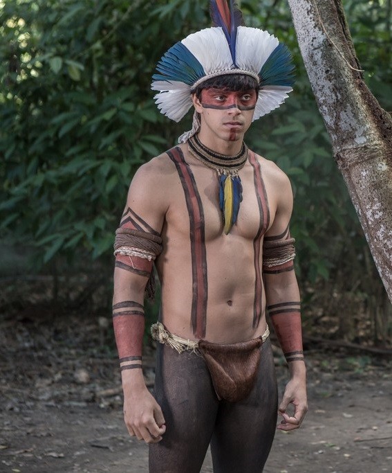 Rodrigo Simas caracteriza como Piatã (Foto: Reprodução)