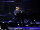 Elton John estreia no Rio turnê pelo Brasil com arena lotada