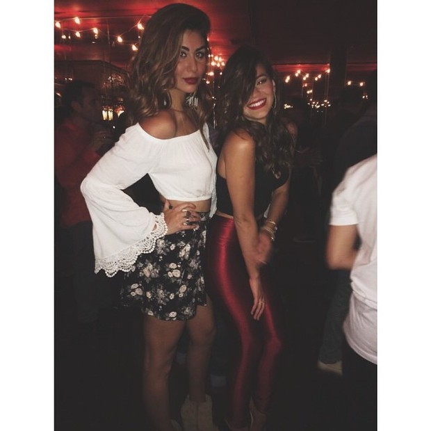Bruna Marquezine com Stéphannie Oliveira em festa em Los Angeles, nos Estados Unidos (Foto: Instagram/ Reprodução)