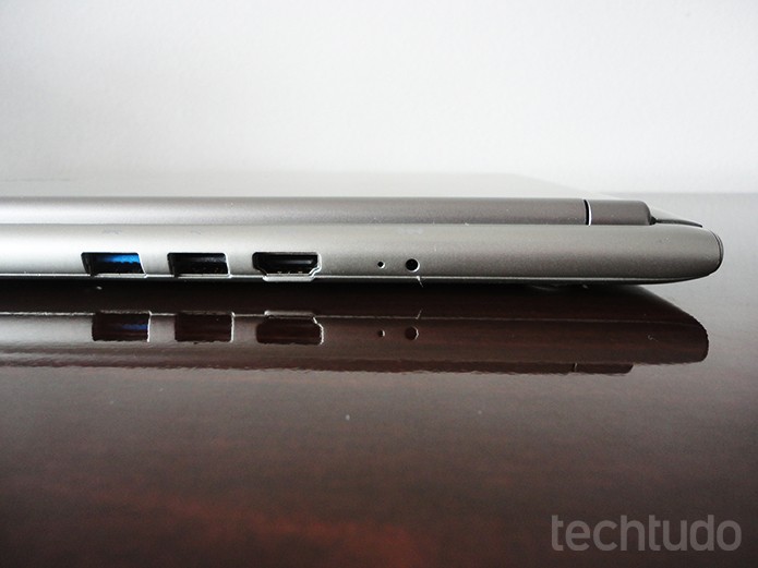 Portas USB, HDMI e conector da fonte ficam na traseira do Samsung Chromebook (Foto: Paulo Alves/TechTudo)