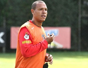 Luis Fabiano no treino do São Paulo (Foto: Luiz Pires / VIPCOMM)