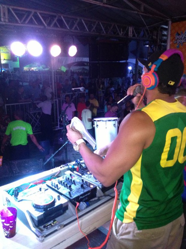 Léber Bambam faz sua primeira apresentação como DJ (Foto: AF Produções / Divulgação)