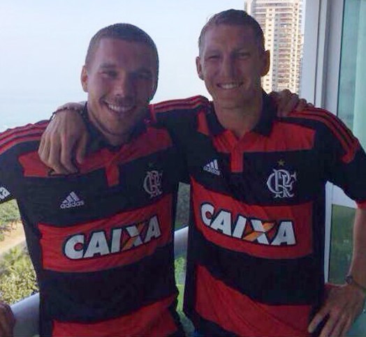 Schweinsteiger e Podolski alemanha camisa flamengo (Foto: Reprodução)