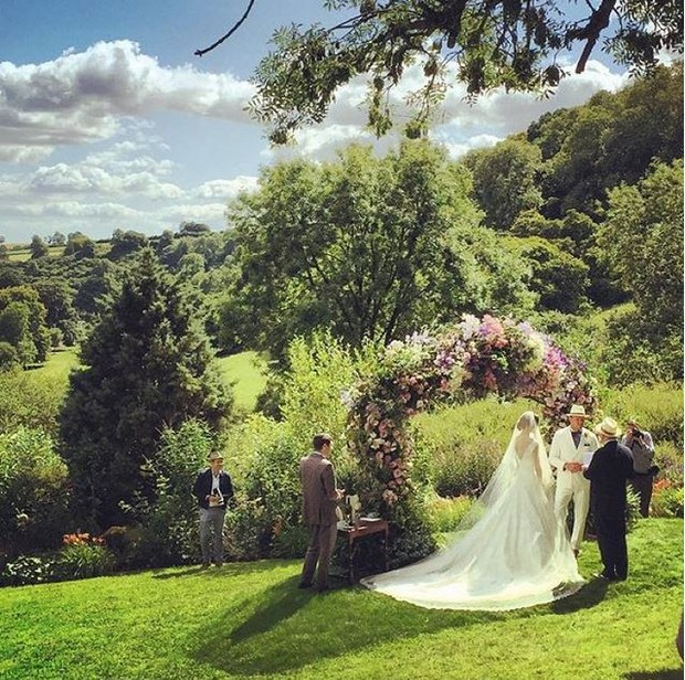 Guy Ritchie, ex de Madona, se casa com a modelo Jacqui Ainsley (Foto: Reprodução do Instagram)