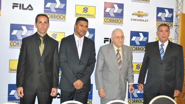 Coletiva de imprensa para apresentar nova comissão técnica da seleção brasileira de futsal (Foto: Viviane Sobral/CBFS)